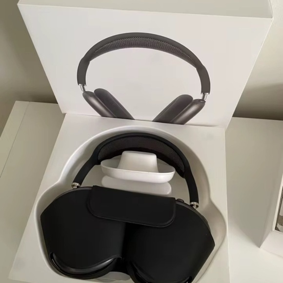 Apple AirPods Max in Matte Black